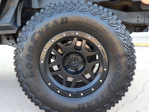 Used 2018 Jeep Wrangler Unlimited Sport S AWD/4WD image 19