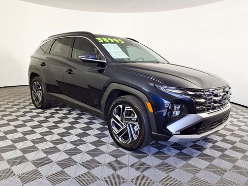 Used 2025 Hyundai Tucson Limited AWD/4WD image 3