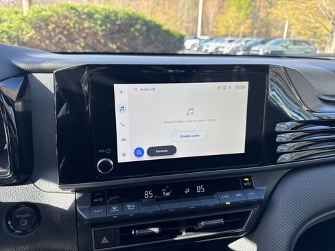 Used 2025 Toyota Camry SE image 4