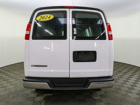 Used 2024 Chevrolet Express 2500 image 8