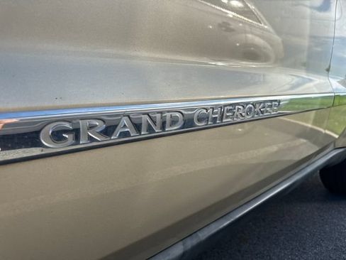 Used 2011 Jeep Grand Cherokee Limited AWD/4WD image 13