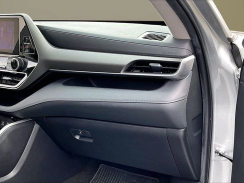 Used 2023 Toyota Highlander L image 19