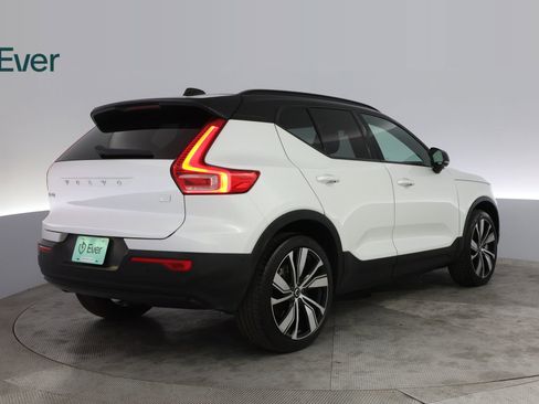Used 2022 Volvo XC40 P8 Recharge Ultimate AWD/4WD image 3