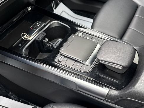 Used 2021 Mercedes-Benz GLB 250 4MATIC w/ Premium Package image 37
