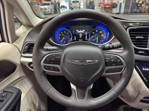 Used 2024 Chrysler Voyager LX image 23