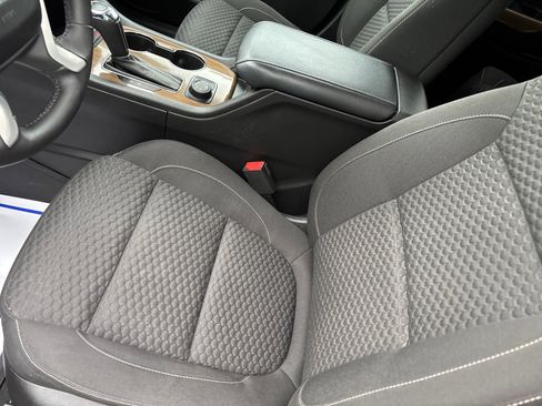 Used 2017 GMC Acadia SLE w/ Driver Alert Package I AWD/4WD image 5