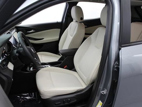 Used 2023 Buick Encore GX Preferred w/ Cold Weather Comfort Package FWD image 17