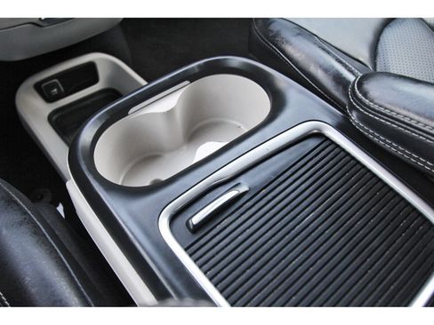 Used 2023 Chrysler Pacifica Touring-L FWD image 31