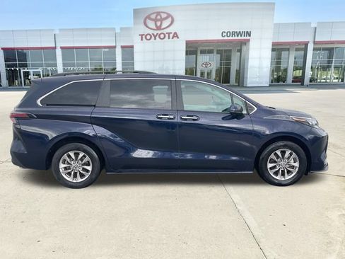 Used 2025 Toyota Sienna XLE FWD image 6