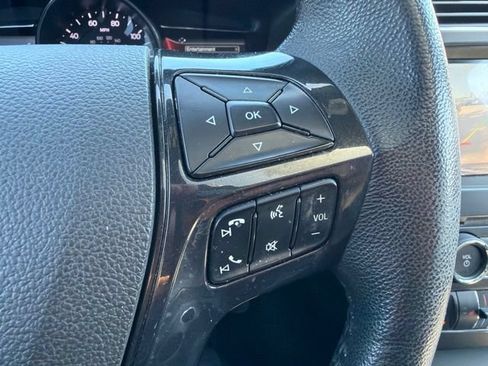 Used 2018 Ford Explorer XLT w/ Equipment Group 202A FWD image 11