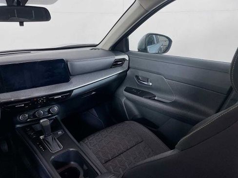 Certified 2025 Nissan Kicks SV image 20