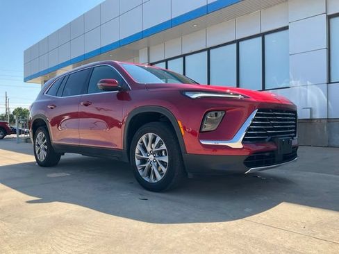 Used 2025 Buick Enclave Preferred AWD/4WD image 32