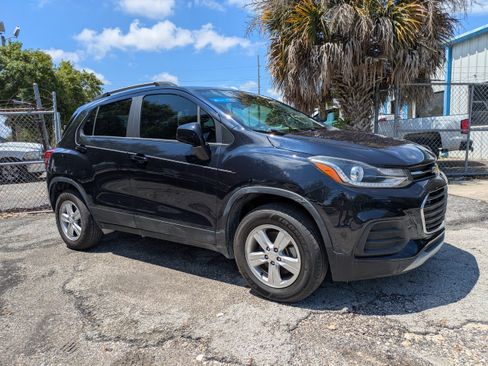 Used 2022 Chevrolet Trax LT AWD/4WD image 2