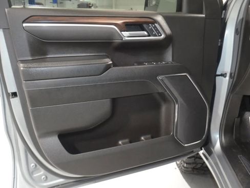 Used 2025 GMC Sierra 1500 SLT image 14