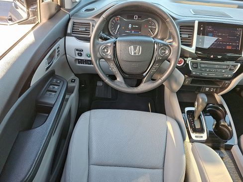 Used 2017 Honda Ridgeline RTL-E image 11