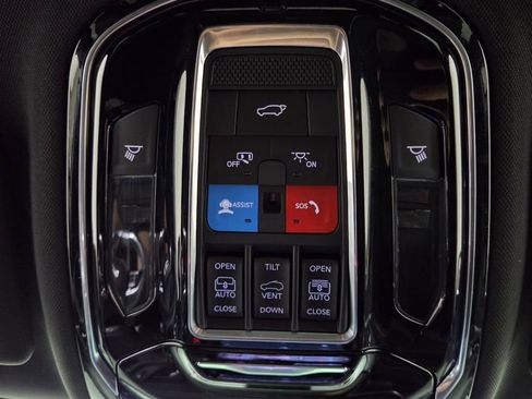 Used 2023 Jeep Grand Cherokee Overland w/ Luxury Tech Group IV image 30