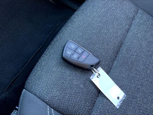 Used 2025 Chevrolet Traverse LT image 15