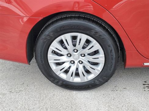 Used 2012 Toyota Camry LE image 5