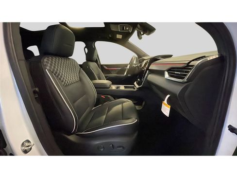 New 2026 GMC Acadia Denali w/ Super Cruise Package image 18