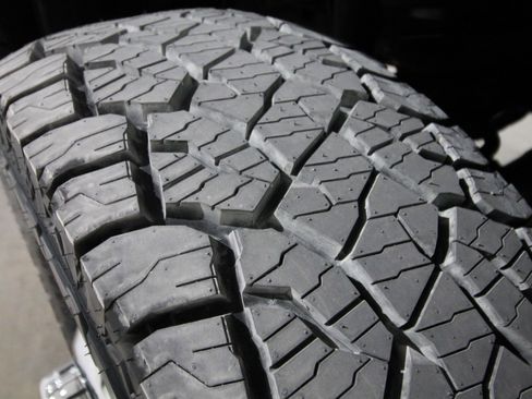 Used 2018 RAM 3500 Tradesman w/ Chrome Appearance Group image 17