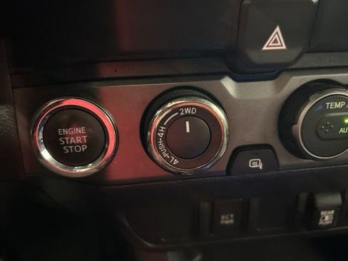 Used 2021 Toyota Tacoma TRD Off-Road AWD/4WD image 17