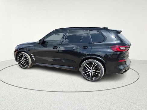Used 2021 BMW X5 M50i image 4