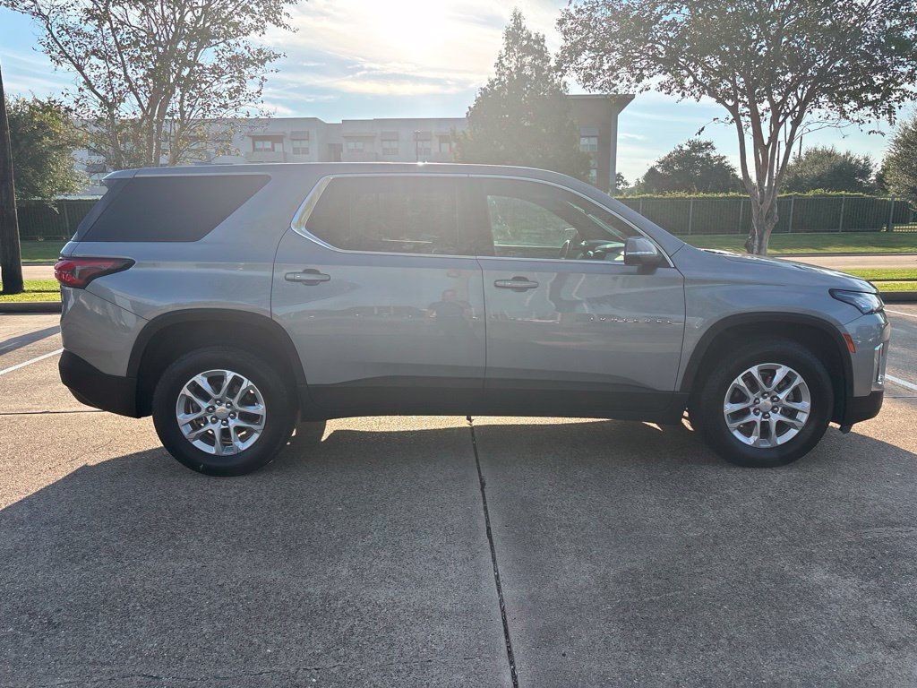 Used 2023 Chevrolet Traverse LS w/ Safety Package FWD image 4