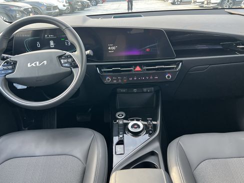 Used 2023 Kia Niro EX image 19