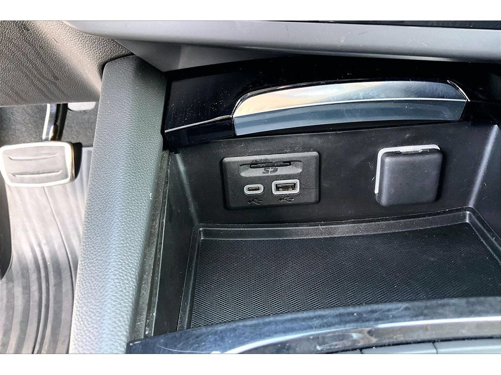 Used 2023 Buick Envision Essence w/ Technology Package I AWD/4WD image 16