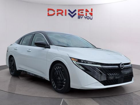 New 2026 Nissan Sentra SR w/ Floor Mat Package image 7