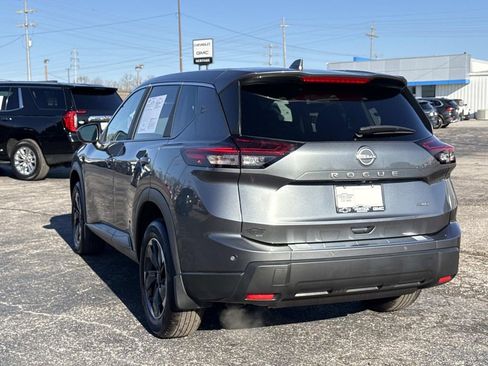 Used 2025 Nissan Rogue SV image 5