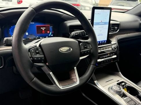 Used 2021 Ford Explorer Platinum w/ Equipment Group 601A AWD/4WD image 10