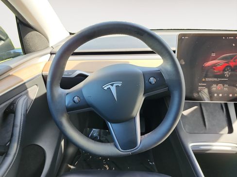 Used 2024 Tesla Model Y Long Range AWD/4WD image 12