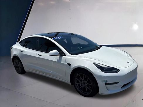 Used 2022 Tesla Model 3 Standard Range RWD image 1