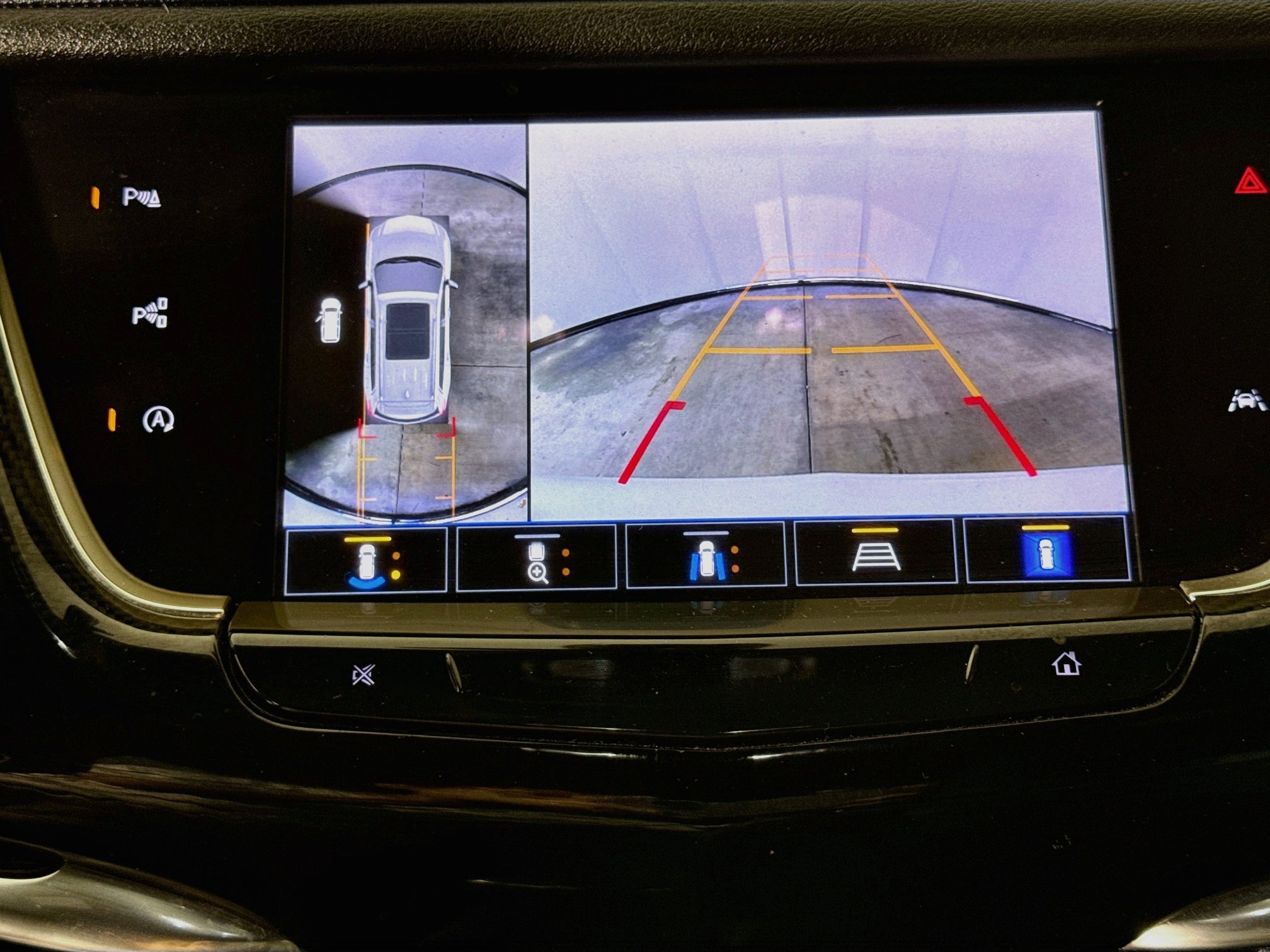 Used 2022 Cadillac XT6 Sport w/ Technology Package AWD/4WD image 16