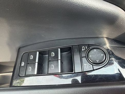 Used 2024 MAZDA MAZDA3 s FWD image 19