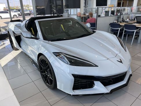 Used 2024 Chevrolet Corvette Z06 image 2