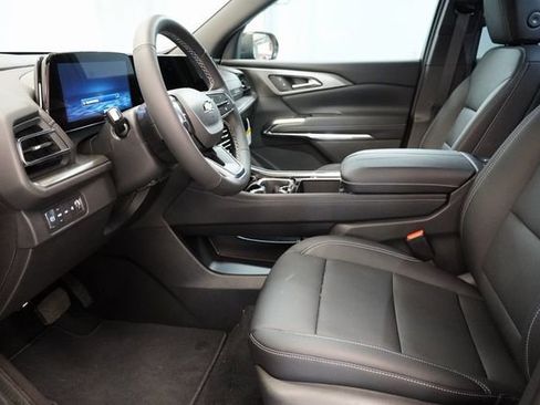 New 2025 Chevrolet Traverse LT w/ Driver Confidence Package image 13