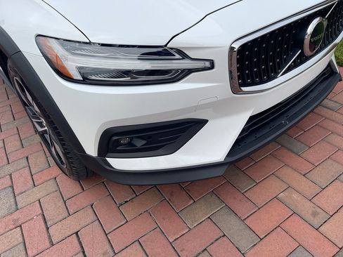 Used 2025 Volvo V60 B5 Cross Country Plus image 4