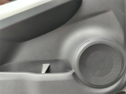 Certified 2020 Nissan Kicks SR image 22