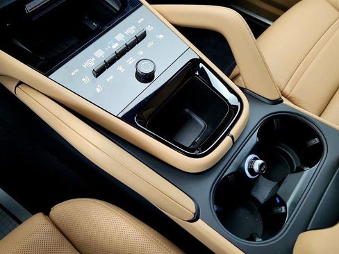 Used 2024 Porsche Cayenne w/ Premium Package Plus image 16