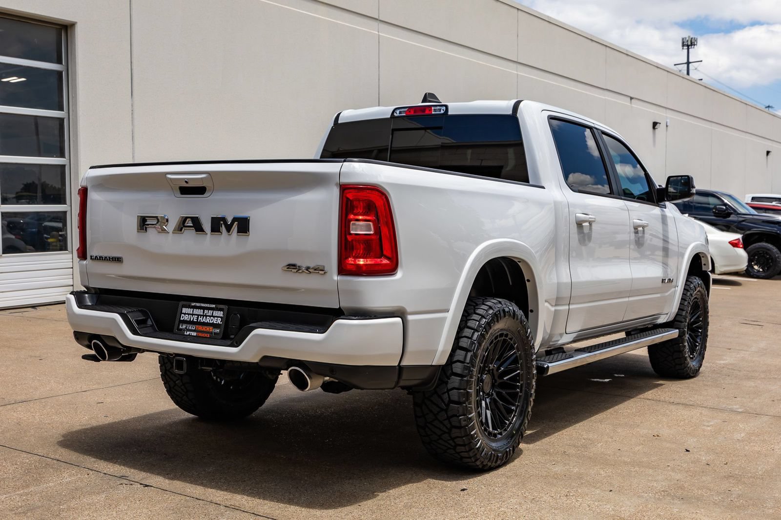 Used 2025 RAM 1500 Laramie AWD/4WD image 10