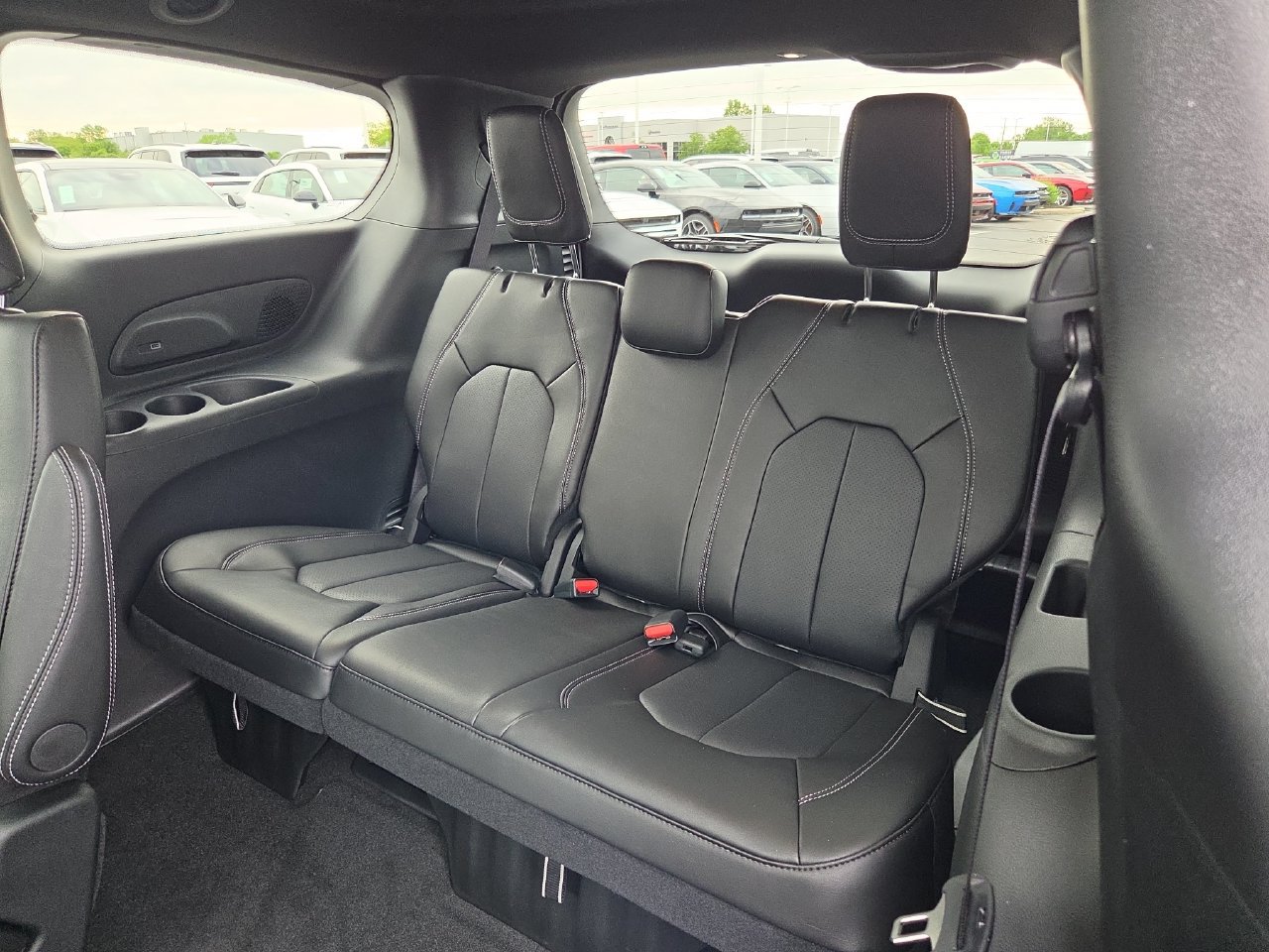 New 2027 Chrysler Pacifica Select w/ Family Tech Group AWD/4WD image 14