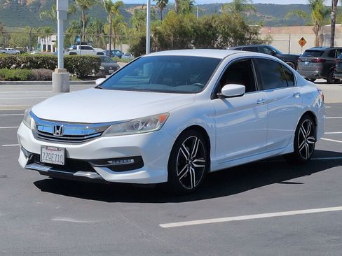 Used 2017 Honda Accord Sport image 5