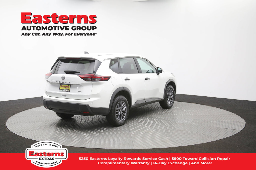 Used 2024 Nissan Rogue S AWD/4WD image 30
