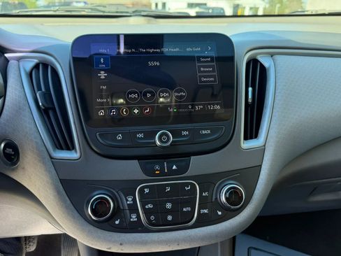 Used 2022 Chevrolet Malibu LT image 13