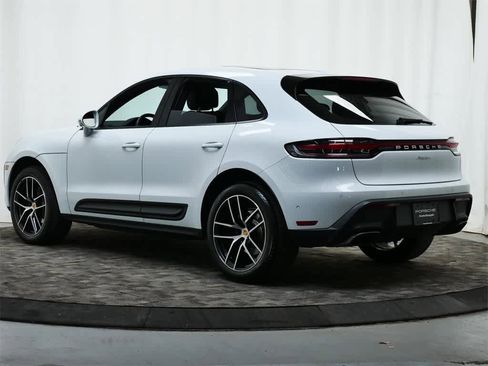 Used 2023 Porsche Macan Turbo image 3