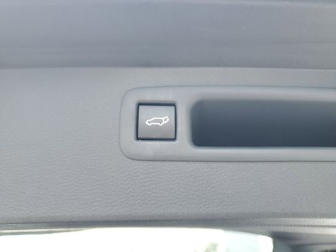 Used 2023 Toyota Highlander XSE image 6