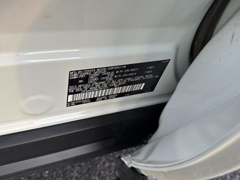 Used 2021 Toyota Venza Limited image 37