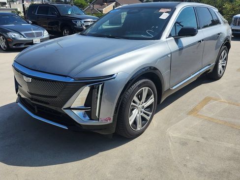 Used 2024 Cadillac Lyriq Tech AWD/4WD image 2